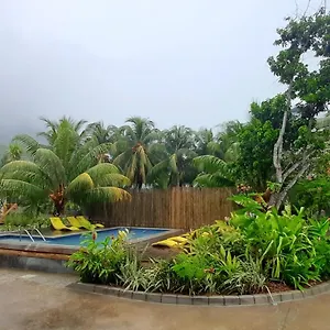 Castaway Деревянный коттедж